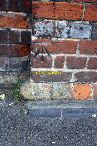 Photo 6"x4" Benchmark on the Almshouses, Castle Street Reading c2014