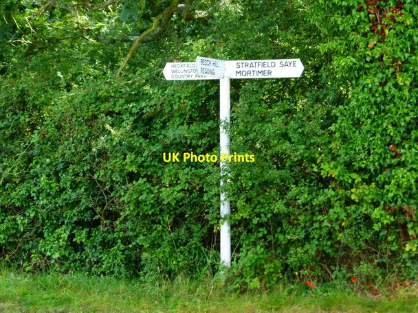 Photo 6"x4" Signpost on Chequer Lane Stanford End c2014