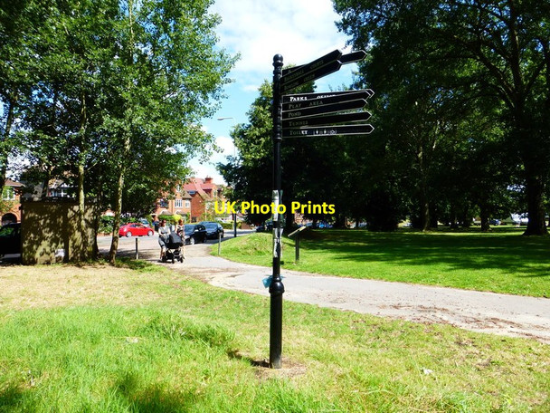 Photo 6"x4" Signpost in Prospect Park Reading c2014