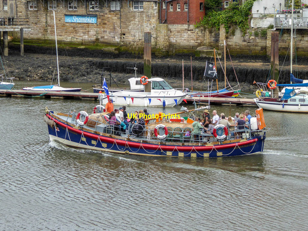 Photo 6"x4" Pleasure Boat on River Esk, Whitby Whitby\/NZ8910 c2014