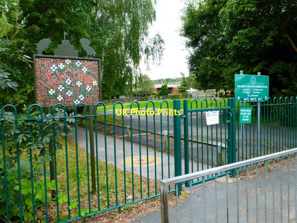Photo 6"x4" Entrance to Butts Primary School Alton\/SU7139 c2014