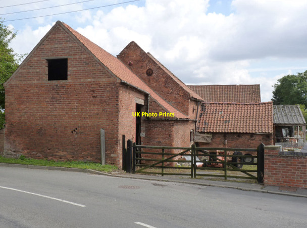 Photo 6"x4" Outbuildings at St John's College Farm Tuxford c2014