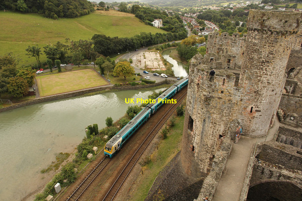 Photo 6"x4" Train arriving Conwy c2014