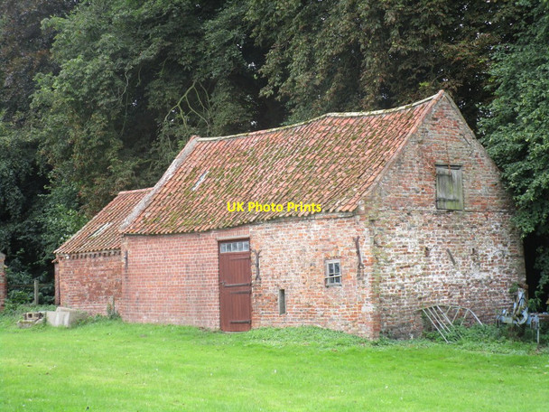 Photo 6"x4" Outbuilding at Mawers Farm Fotherby c2014