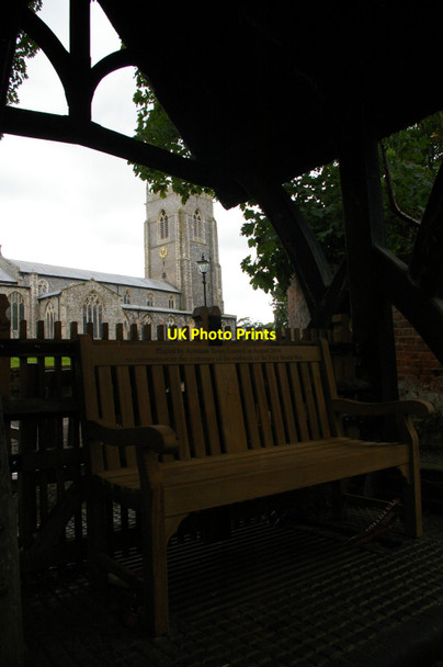Photo 6"x4" St Michael and All Angels, Aylsham: lychgate and commemorative bench Aylsham c2014
