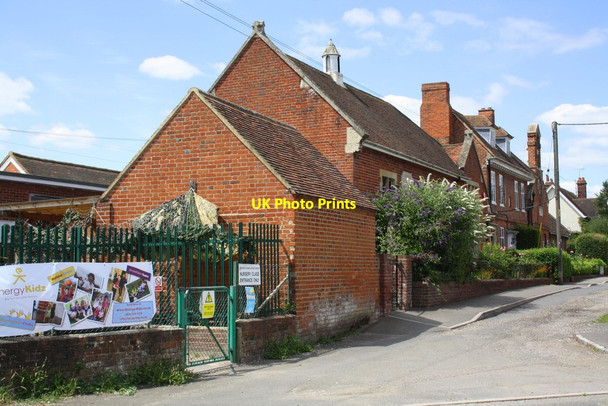 Photo 6"x4" Shinfield Infants and Nursery School, Hyde End Road Schoolgreen c2014