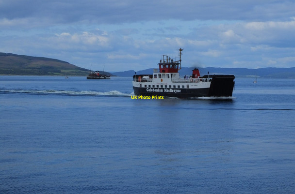 Photo 6"x4" Ferry and PS Waverley approaching Lochranza Newton\/NR9351 c2014