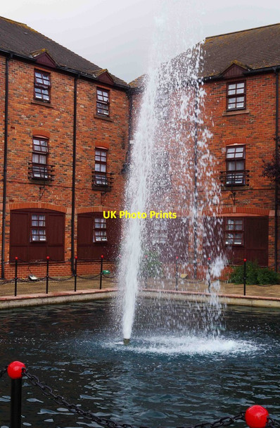 Photo 6"x4" Fountain by the Premier Inn, Shirwell Crescent, Furzton, Milton Keynes Milton Keynes c2014