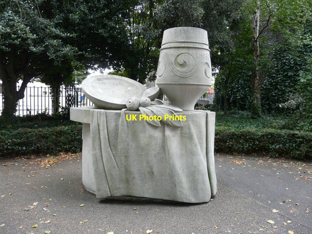Photo 6"x4" Silent Table, Dane John Gardens Canterbury\/TR1457 c2014