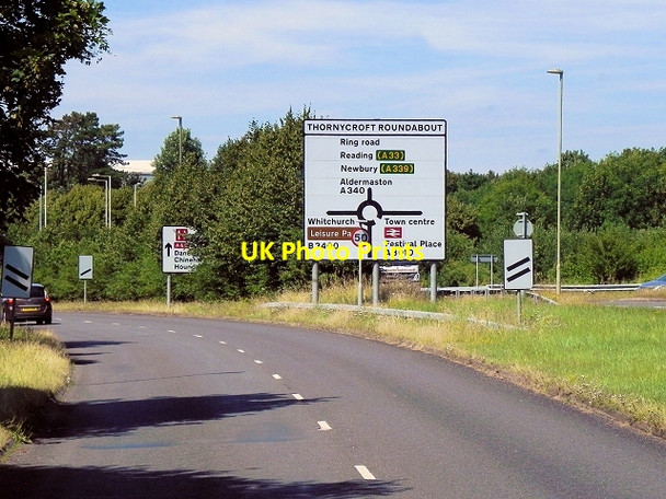 Photo 6"x4" Ringway West, Thornycroft Roundabout Basingstoke c2014