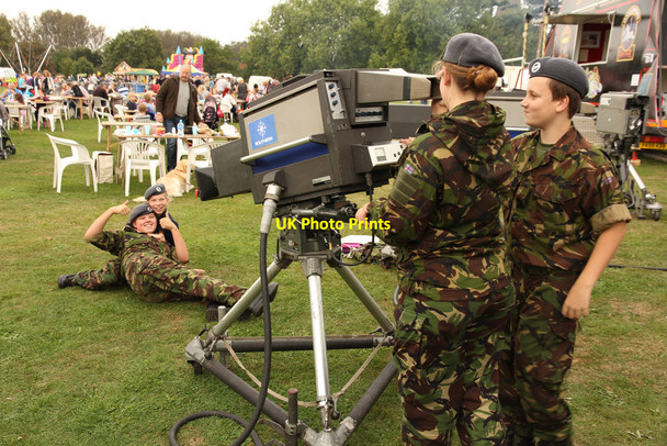 Photo 6"x4" Harby Village Show Harby\/SK8770 c2014
