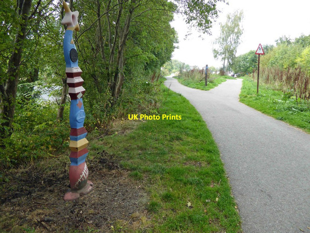 Photo 6"x4" Sustrans route 66 marker post Cleckheaton c2014
