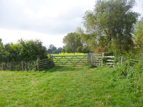 Photo 6"x4" Upper Heyford, gates Upper Heyford\/SP6659 c2014