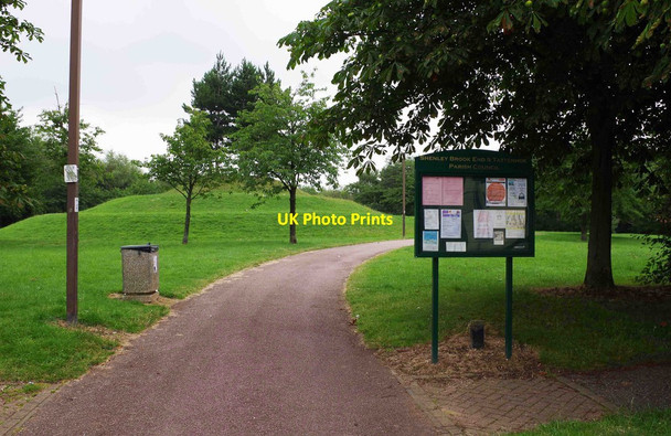 Photo 6"x4" Entrance to Dulverton Drive Local Park, Dulverton Drive, Furzton, Milton Keynes Milton Keynes c2014
