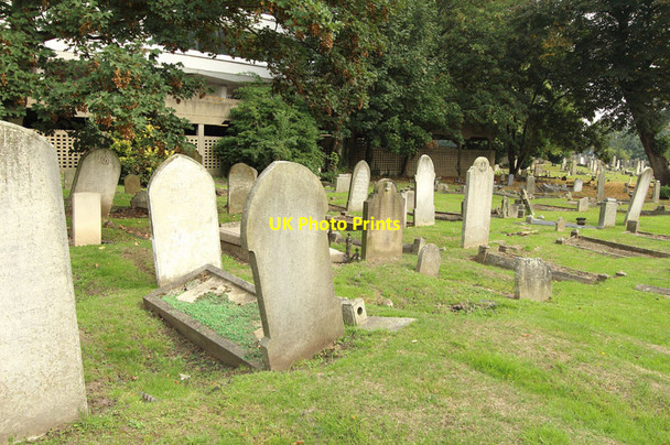 Photo 6"x4" St Mary, High Street, Great Ilford - Churchyard Ilford\/TQ4486 c2014 P2
