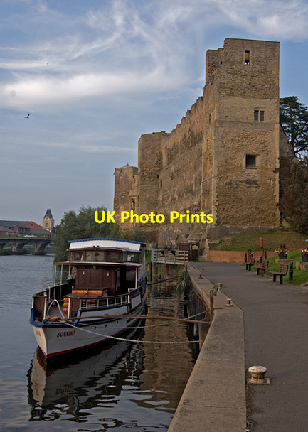 Photo 6"x4" Newark Castle and riverside path Newark-on-Trent c2014