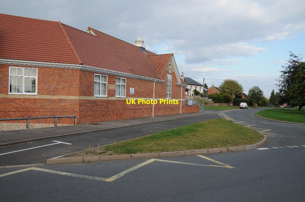 Photo 6"x4" Twyning School Twyning Green c2014