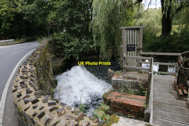 Photo 6"x4" Weir on the corner Moor Park\/SU8646 c2014