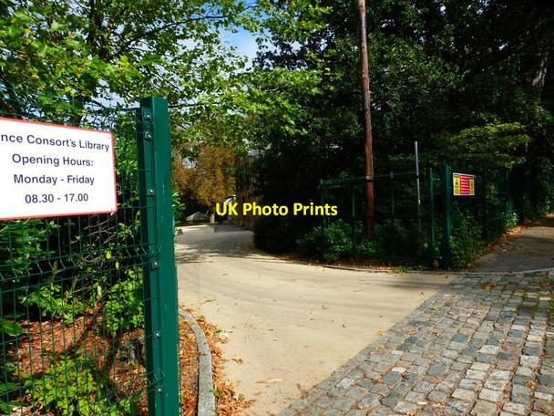Photo 6"x4" The gateway to the Prince Consort's Library Aldershot c2014