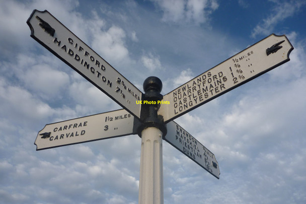 Photo 6"x4" Rural East Lothian : Danskine Crossroads - Centre Of The Universe Carfrae\/NT5769 c2014