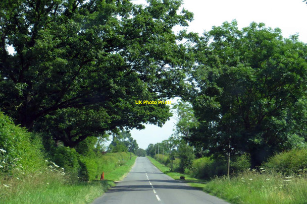 Photo 6"x4" The road to Marsh Gibbon passes the Leverets Town's End\/SP6422 c2014