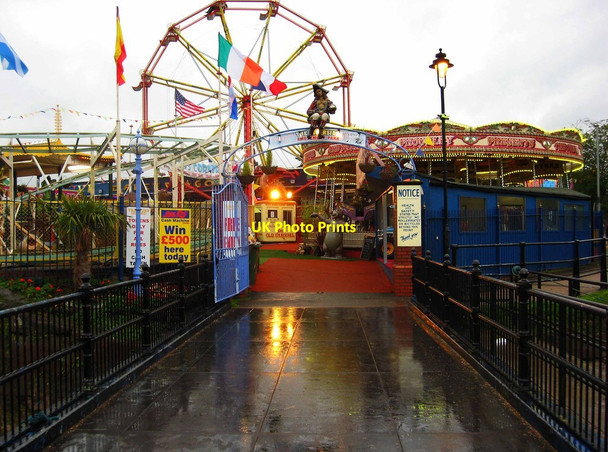 Photo 6"x4" Entrance to Shipley's Amusement Park, Stourport-on-Severn Stourport-on-Severn c2013