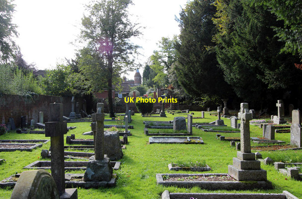 Photo 6"x4" St Martin, East Horsley - Churchyard East Horsley c2014