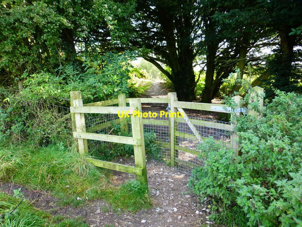 Photo 6"x4" Gated entrance to enclosure containing parking area Weston\/SU7221 c2014