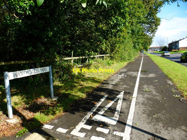 Photo 6"x4" Looking east on Wakefords Way Havant c2014