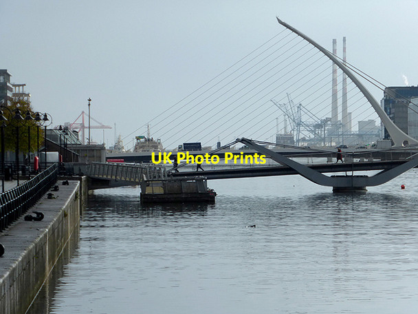 Photo 6"x4" Bridges over the River Liffey Dublin\/O1534 c2014