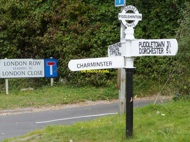 Photo 6"x4" Old Dorset finger post, Piddlehinton, Dorset Piddlehinton c2014