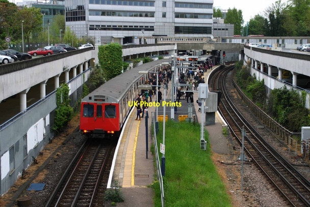 Photo 6"x4" District Line train at Gunnersbury  Station, London Chiswick c2012