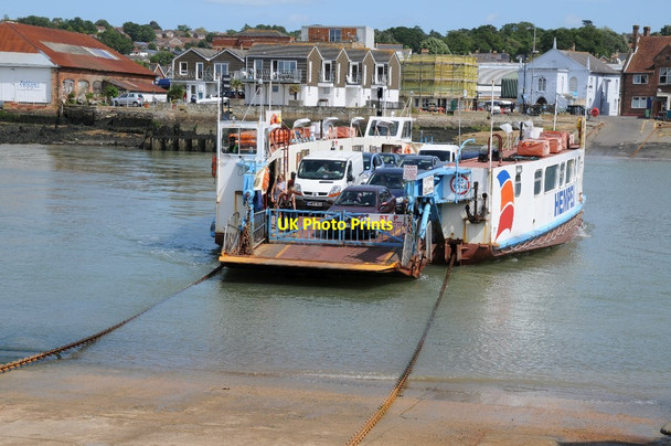 Photo 6"x4" Cowes chain ferry Cowes c2014