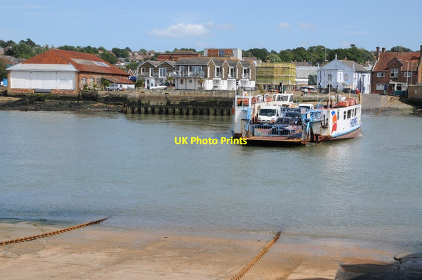Photo 6"x4" The Cowes chain ferry Cowes c2014
