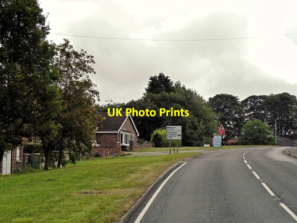 Photo 6"x4" Corby Glen, The Green Corby Glen c2014