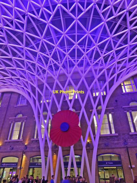 Photo 6"x4" Remembrance poppy at King's Cross concourse London c2014