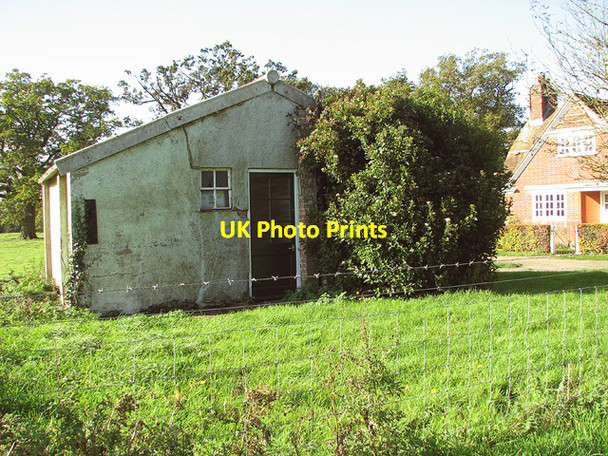 Photo 6"x4" Hut by the entrance to Little Massingham House Little Massingham c2014
