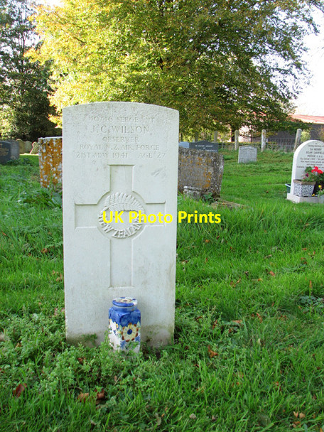 Photo 6"x4" WW2 grave in St Andrew's churchyard Little Massingham c2014 P1