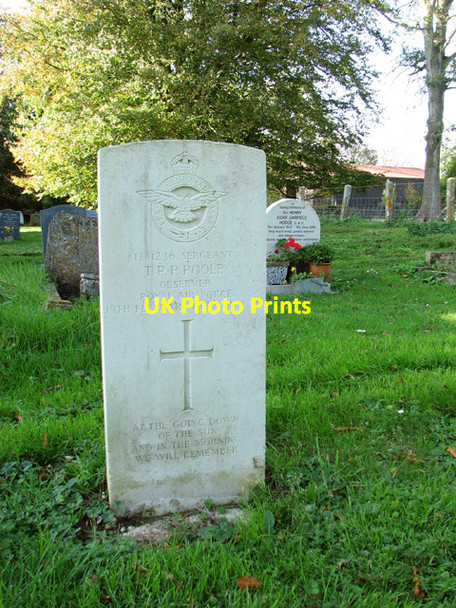 Photo 6"x4" WW2 grave in St Andrew's churchyard Little Massingham c2014 P2