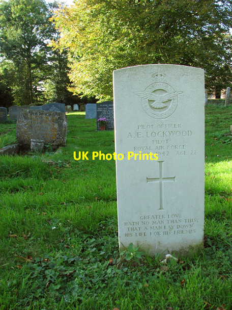 Photo 6"x4" WW2 grave in St Andrew's churchyard Little Massingham c2014 P3