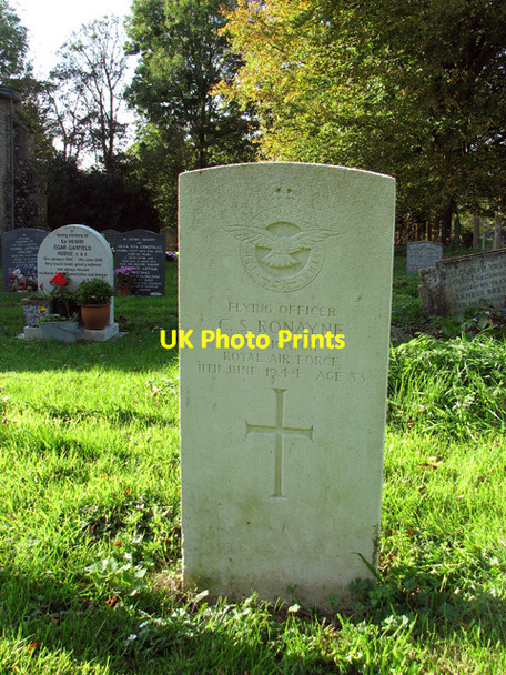 Photo 6"x4" WW2 grave in St Andrew's churchyard Little Massingham c2014 P1