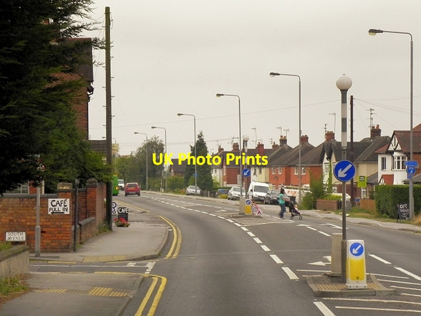 Photo 6"x4" Radcliffe on Trent, Grantham Road Harlequin c2014