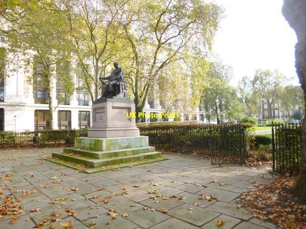 Photo 6"x4" Bloomsbury, statue London c2014