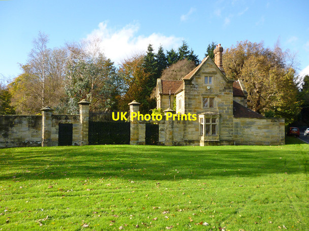 Photo 6"x4" Battle Lodge and gate Battle\/TQ7416 c2014