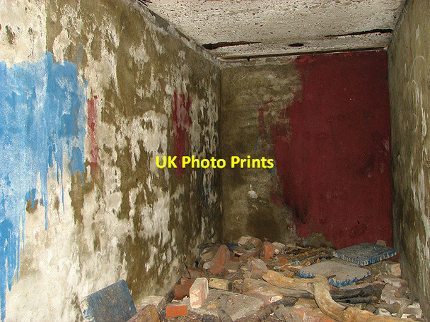 Photo 6"x4" WW2 air raid shelter (interior) Great Massingham c2014