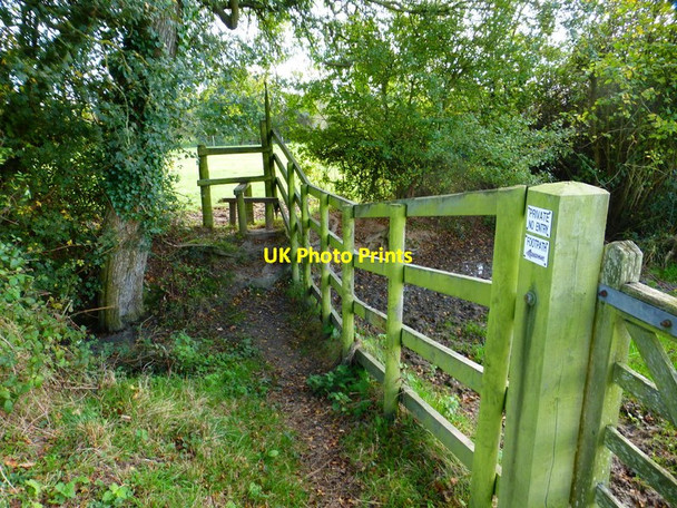 Photo 6"x4" Footpath from Heywood's Farm heads for stile Stratfield Turgis c2014