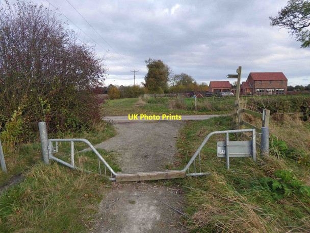 Photo 6"x4" TPT barrier near Balne Lodge Topham c2014