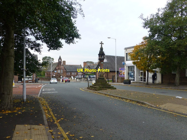 Photo 6"x4" Memorial cross in Bromborough village Bebington c2014