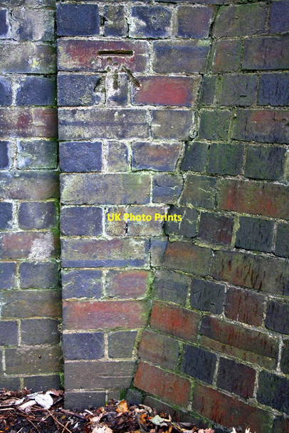 Photo 6"x4" Benchmark on Bridge 3424 New Town\/SU7373 c2014