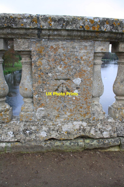 Photo 6"x4" Benchmark on Bladon Bridge Woodstock\/SP4416 c2014